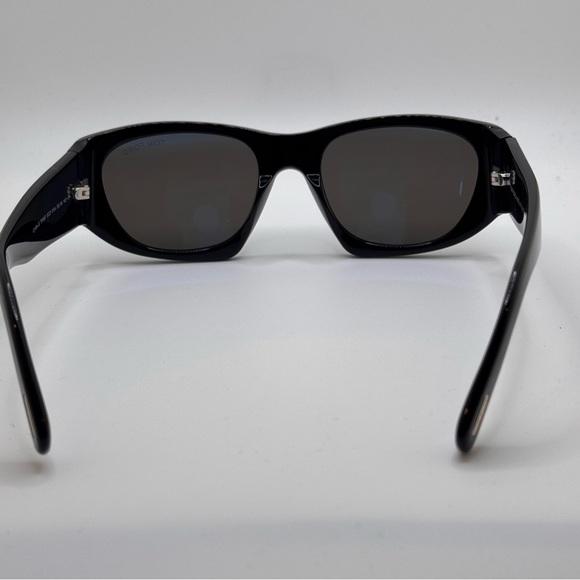 Tom Ford - sunglasses with case - Like New - never worn - 53-19-145 - Picture 7 of 15